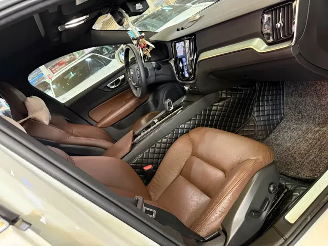 Volvo S60 — Фото автомобиля 9