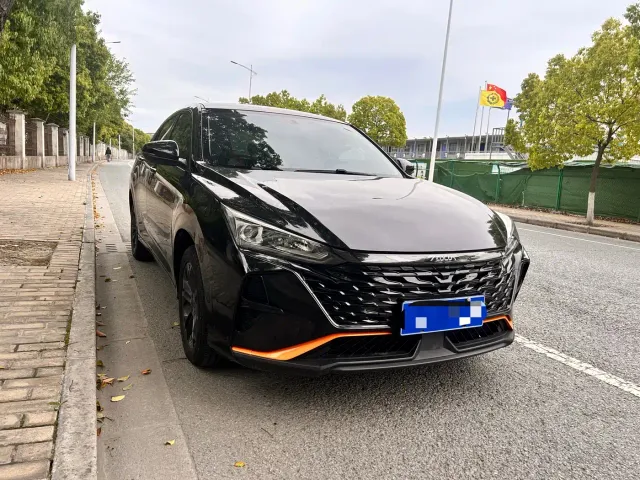 Dongfeng Yixuan — Фото автомобиля 3