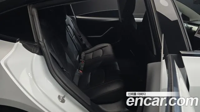 Tesla Model 3 — Фото автомобиля 11