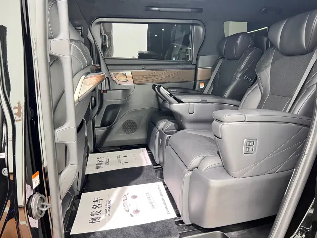Toyota Alphard — Фото автомобиля 13