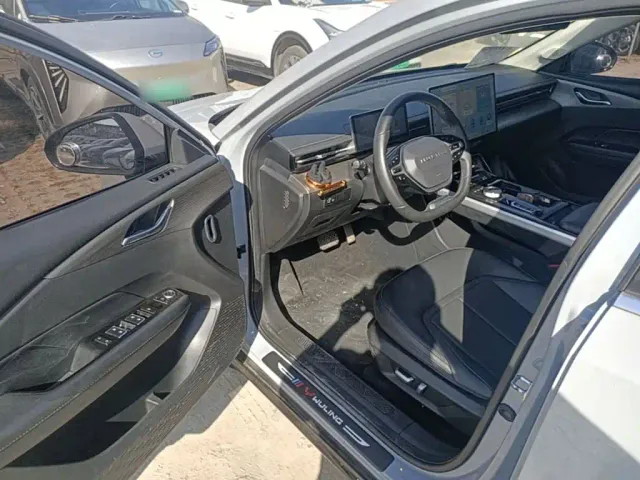 Wuling Starlight — Фото автомобиля 15