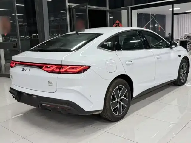 BYD Qin L — Фото автомобиля 23