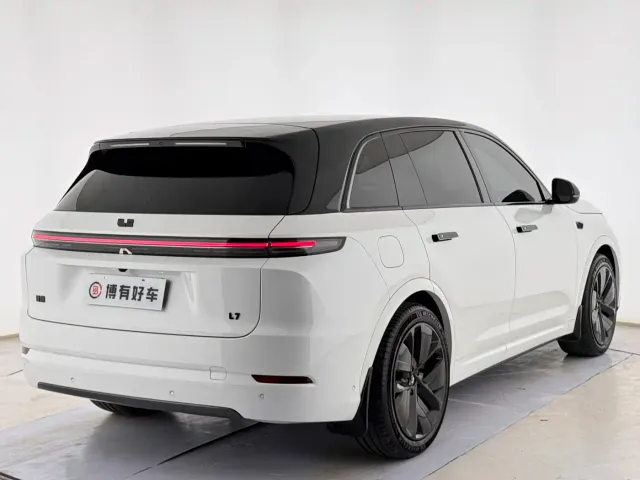 Li Auto L7 — Фото автомобиля 17
