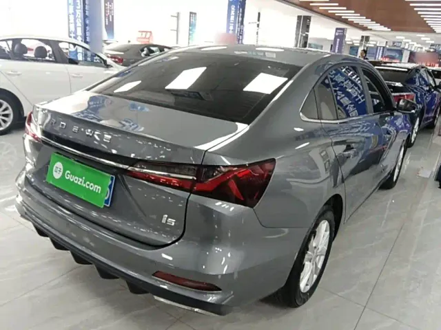 Roewe i5 — Фото автомобиля 6