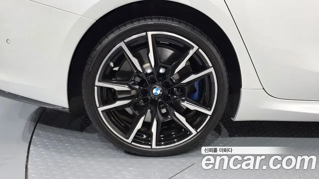 BMW 8 Series G15 — Фото автомобиля 4