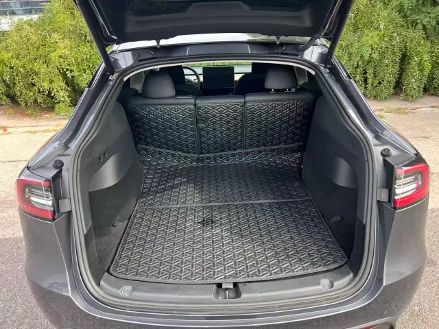 Tesla Model Y — Фото автомобиля 27