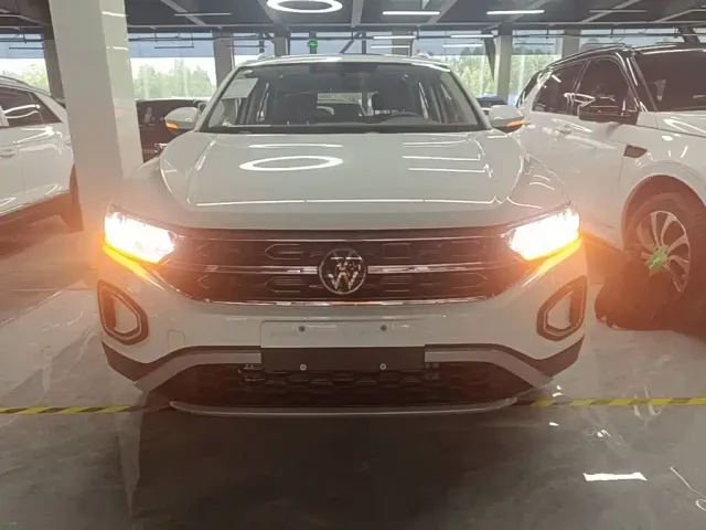 Volkswagen T-Roc — Фото автомобиля 2