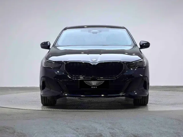 BMW 5 Series — Фото автомобиля 2