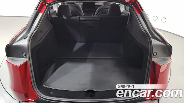 Tesla Model Y — Фото автомобиля 24
