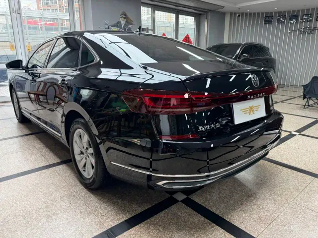 Volkswagen Passat — Фото автомобиля 4