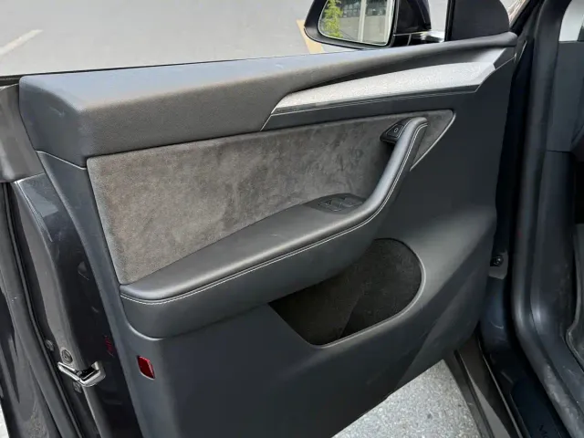 Tesla Model Y — Фото автомобиля 8