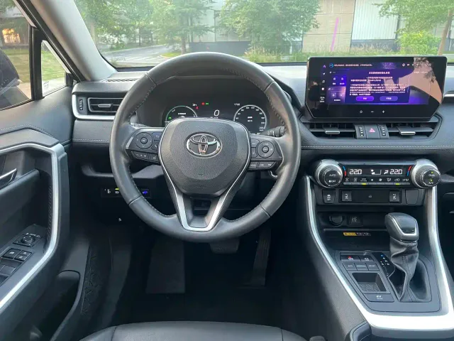 Toyota RAV4 — Фото автомобиля 9
