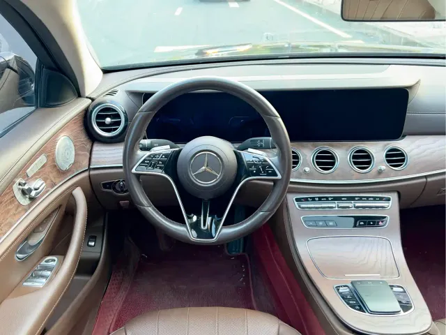 Mercedes-Benz E-Class — Фото автомобиля 11