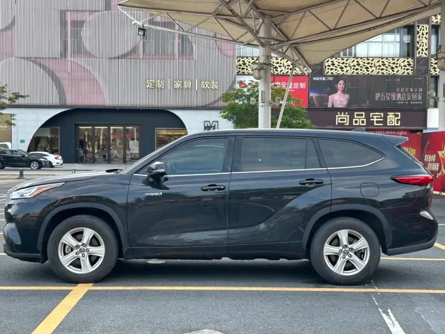 Toyota Highlander — Фото автомобиля 10
