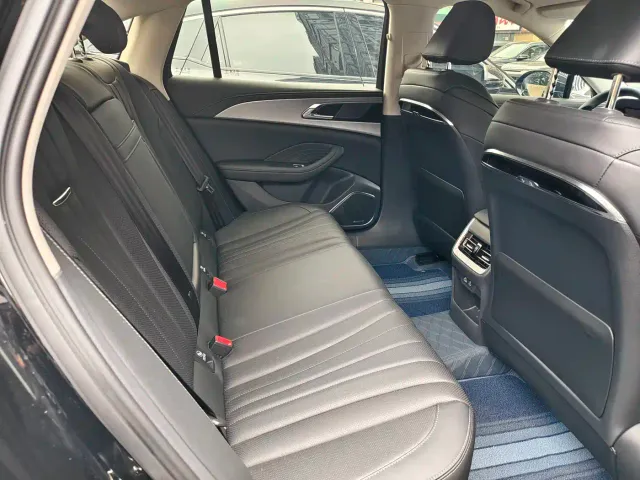 Hongqi H5 — Фото автомобиля 10