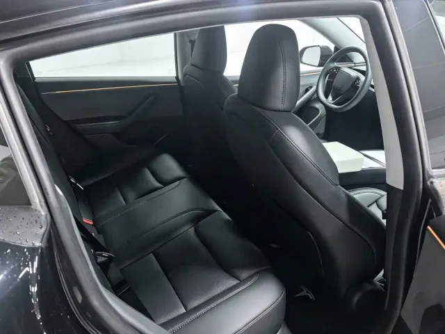 Tesla Model 3 — Фото автомобиля 8