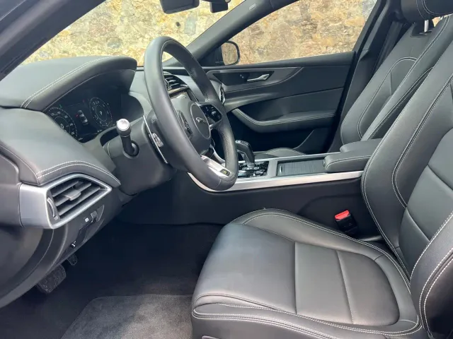 Jaguar XEL — Фото автомобиля 4