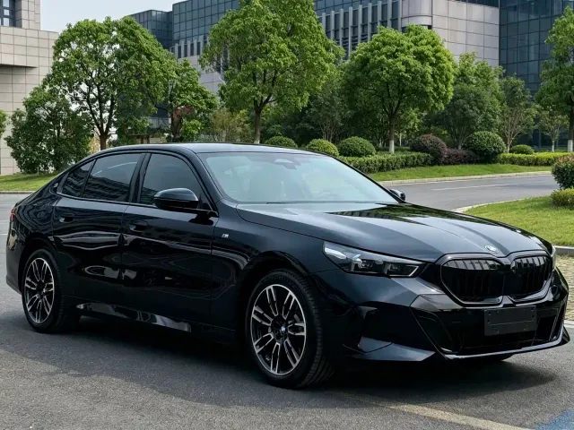 BMW 5 Series — Фото автомобиля 3