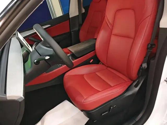 Tesla Model Y — Фото автомобиля 14