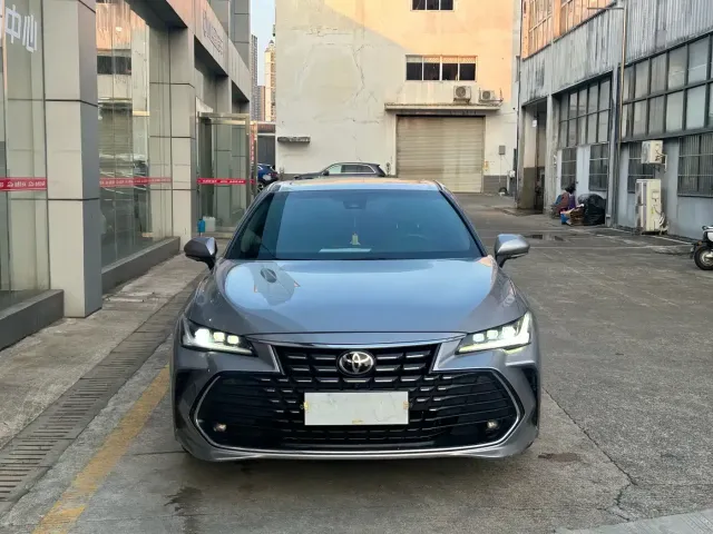 Toyota Avalon — Фото автомобиля 2
