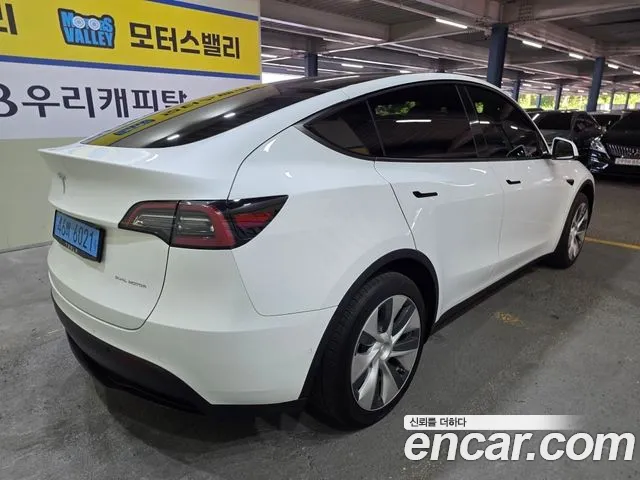 Tesla Model Y — Фото автомобиля 6