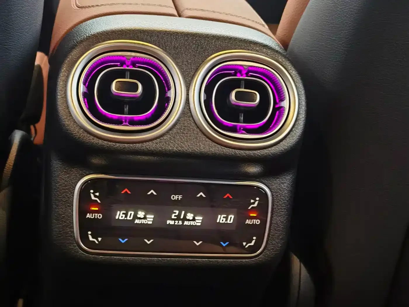 Mercedes-Benz Mercedes-Benz GLC 2025 Facelift GLC 300 L 4MATIC Dynamic 5-seater — Фото автомобиля 10