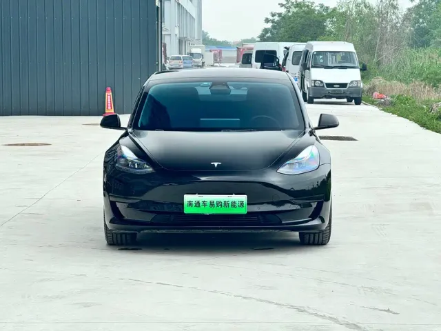 Tesla Model 3 — Фото автомобиля 2