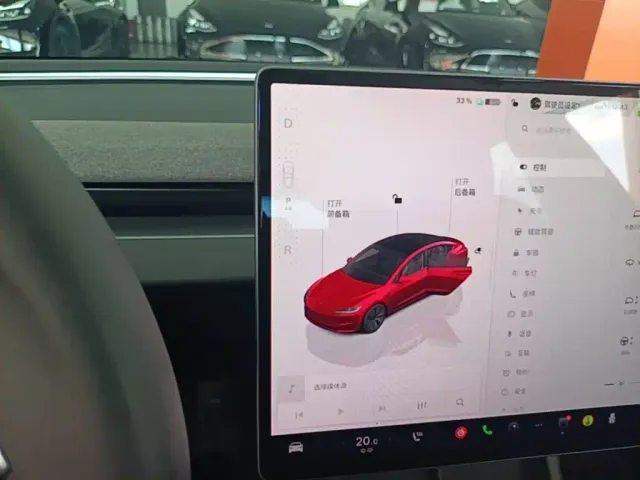 Tesla Model 3 — Фото автомобиля 13