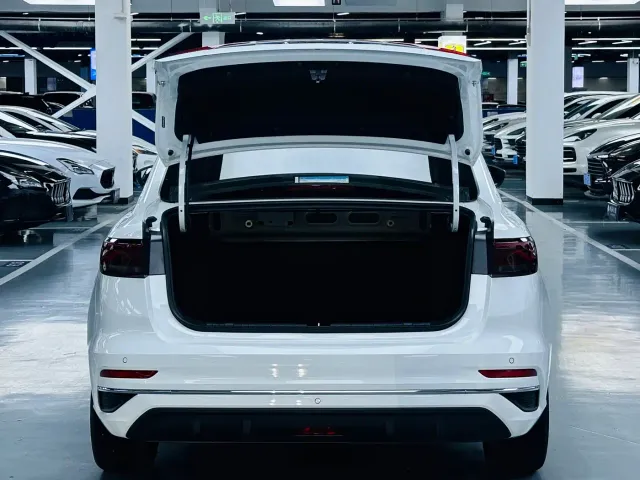Geely Emgrand — Фото автомобиля 11