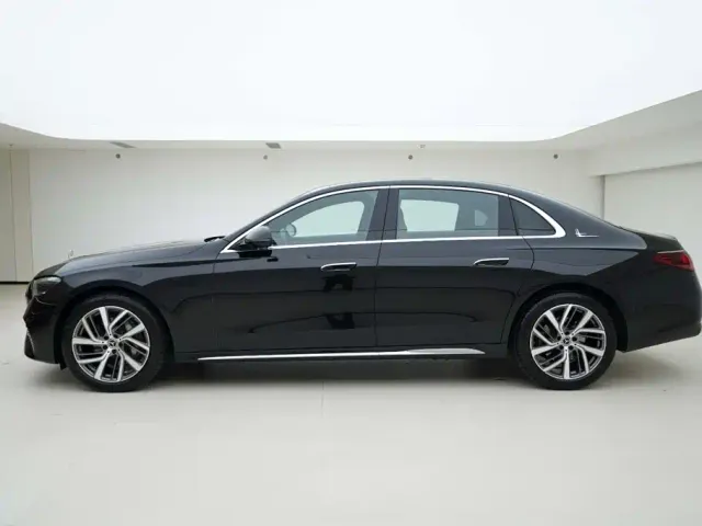 Mercedes-Benz E-Class — Фото автомобиля 3