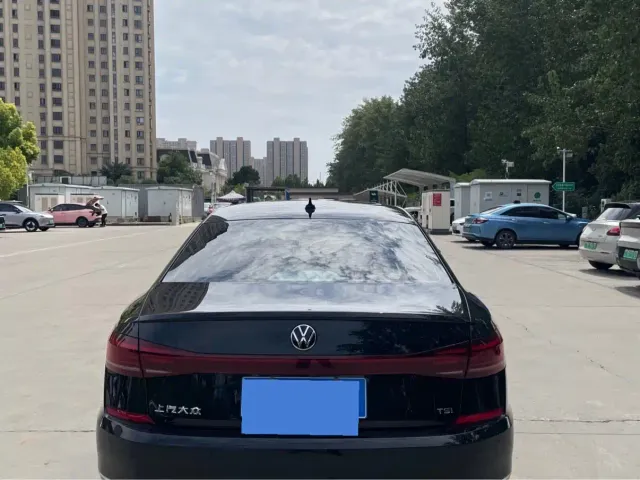 Volkswagen Passat — Фото автомобиля 5