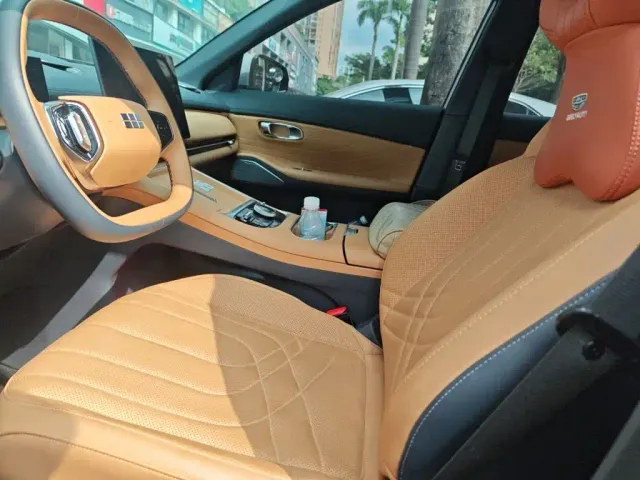 Geely Galaxy Starship 7 EM-i — Фото автомобиля 11