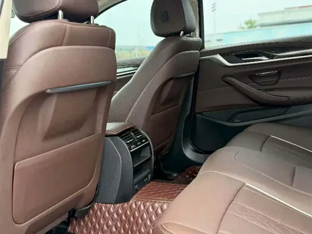 BMW 5 Series — Фото автомобиля 16