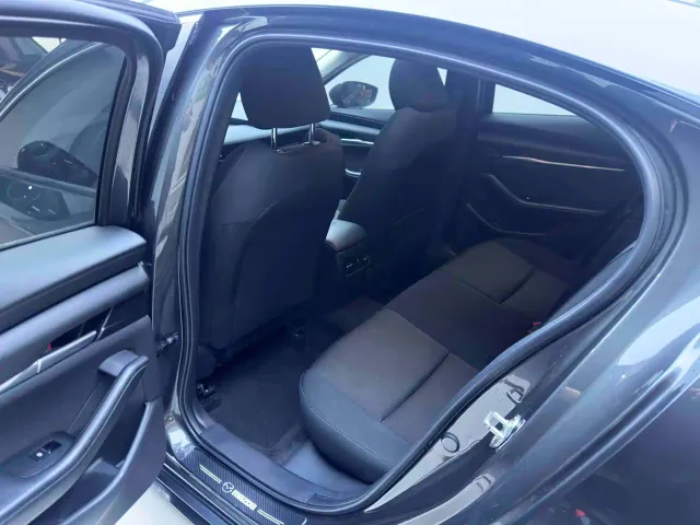 Mazda Axela — Фото автомобиля 9