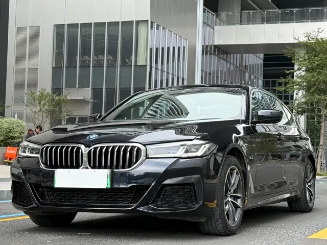 Фотография автомобиля — BMW 5 Series