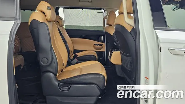 Kia Carnival — Фото автомобиля 12