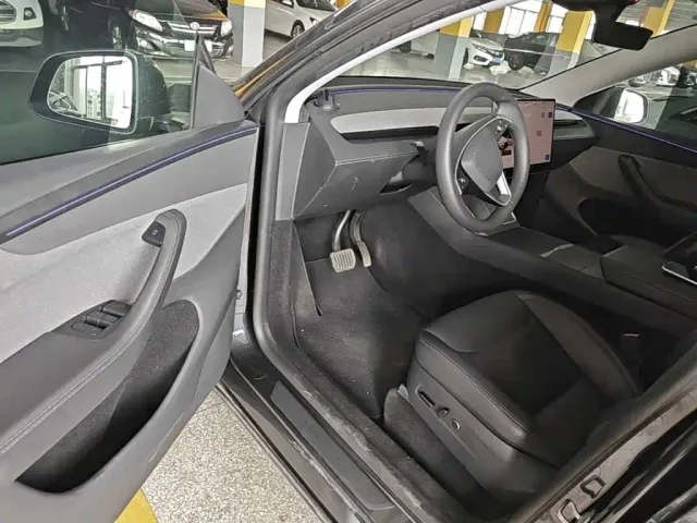 Tesla Model Y — Фото автомобиля 15