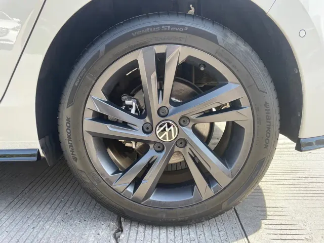 Volkswagen Golf — Фото автомобиля 16
