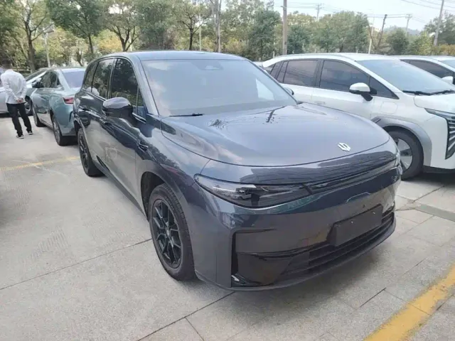 Leapmotor C10 — Фото автомобиля 3