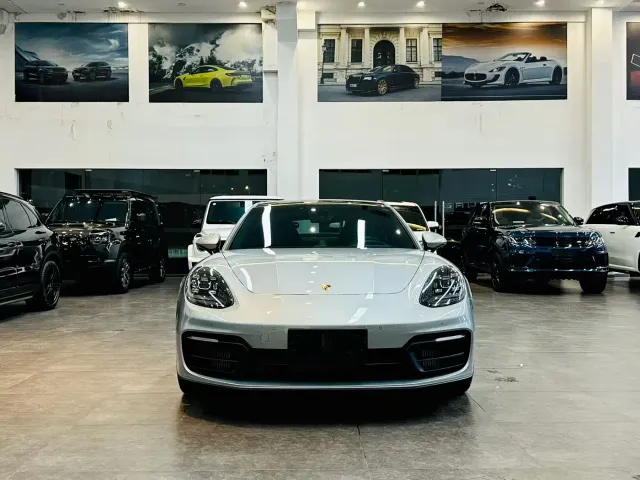 Porsche Panamera — Фото автомобиля 2