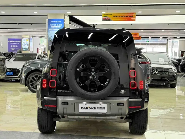 Land Rover Defender — Фото автомобиля 6