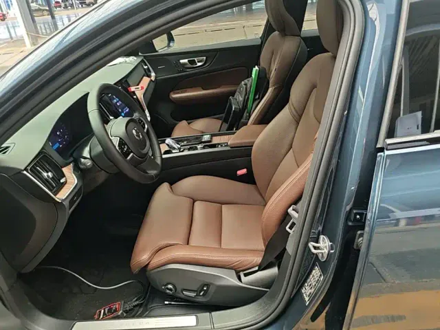 Volvo S60 — Фото автомобиля 14