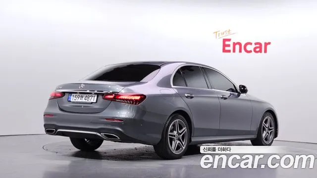 Фотография автомобиля — Mercedes-Benz E-Class