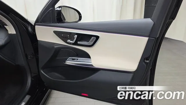 Mercedes-Benz E-Class — Фото автомобиля 20