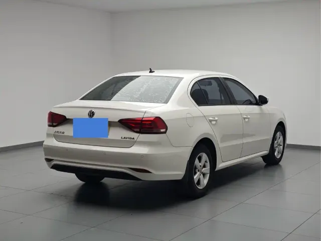 Volkswagen Lavida — Фото автомобиля 4