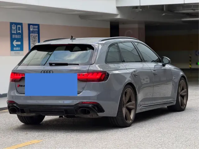 Audi RS 4 — Фото автомобиля 9