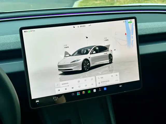 Tesla Model 3 — Фото автомобиля 16