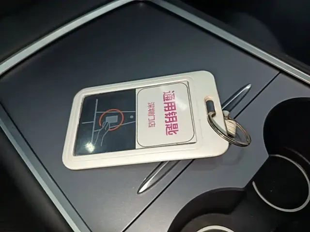 Tesla Model Y — Фото автомобиля 8