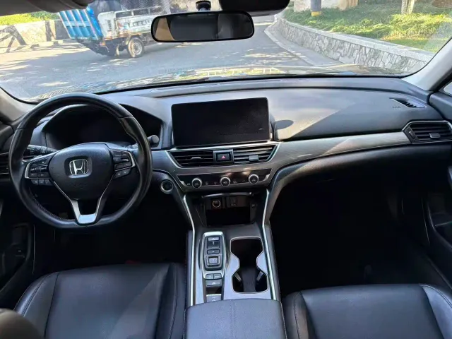 Honda Accord — Фото автомобиля 12