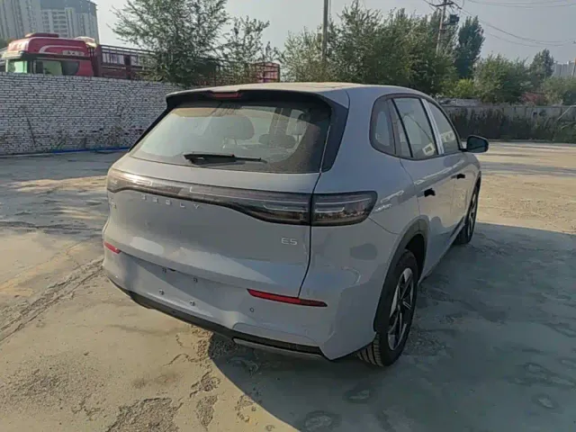 Geely Galaxy E5 — Фото автомобиля 6